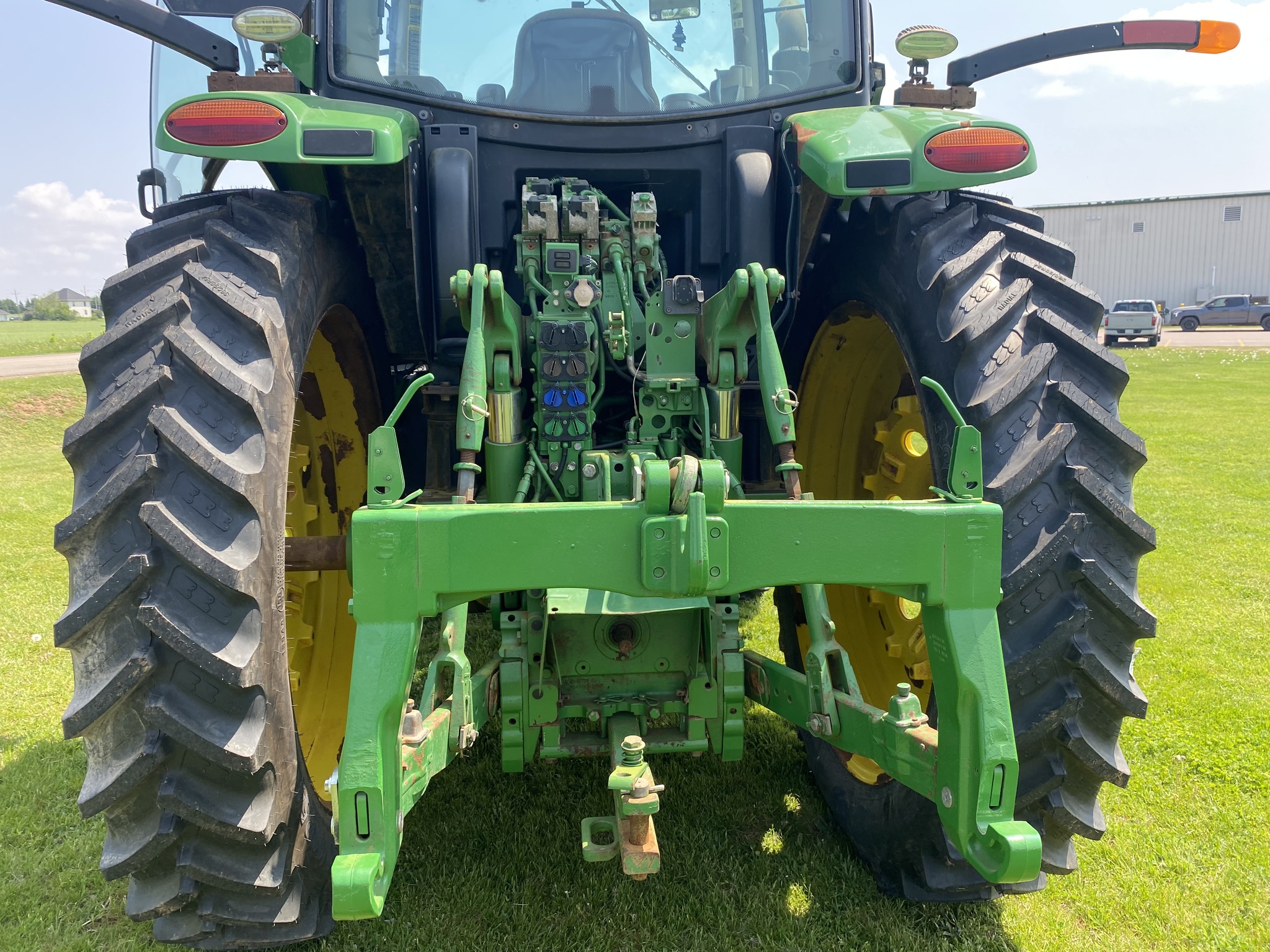 2016 John Deere 6195R Image 8