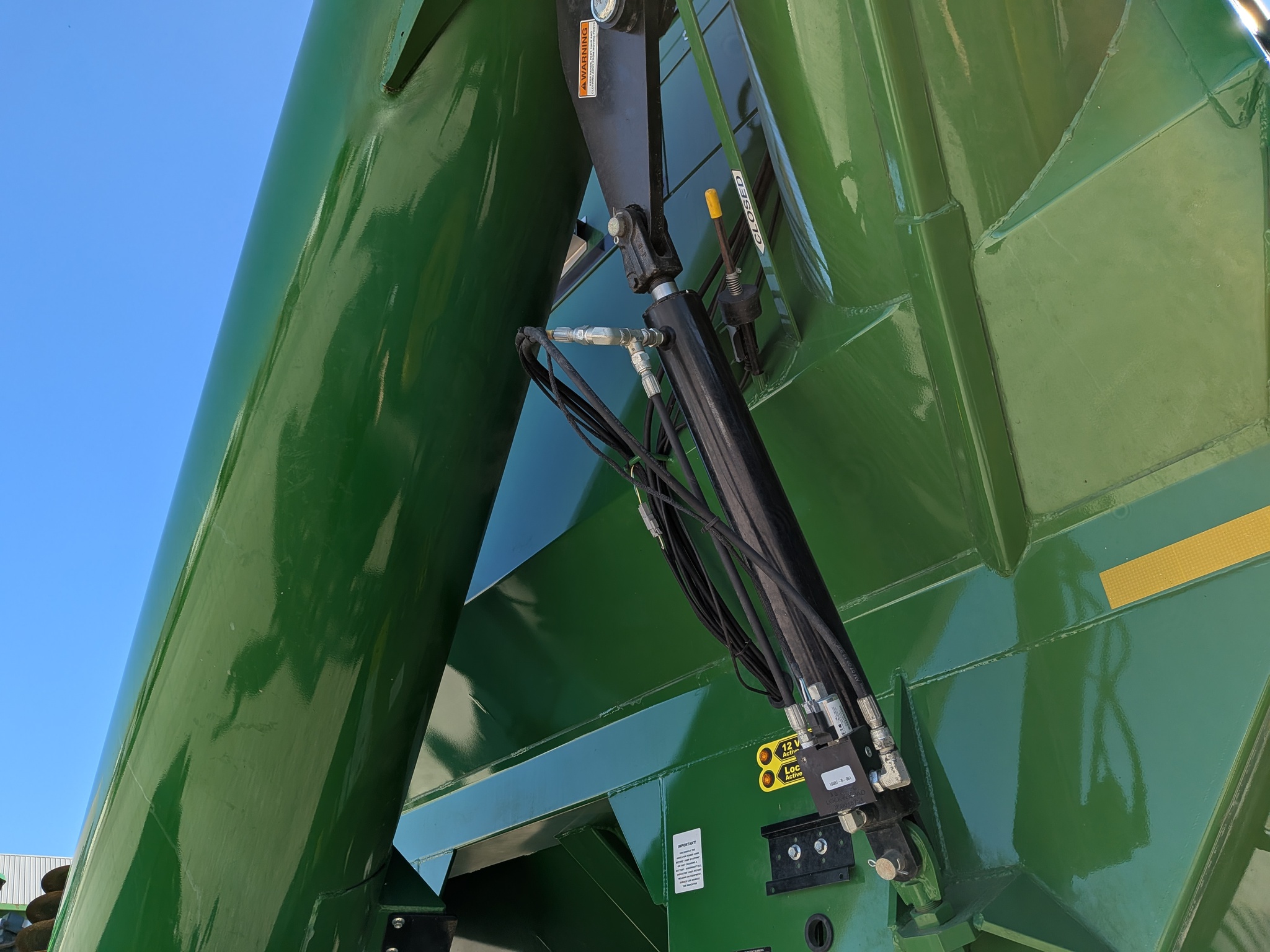  2018 J&M 1112 at Heritage Tractor in Roanoke, IL