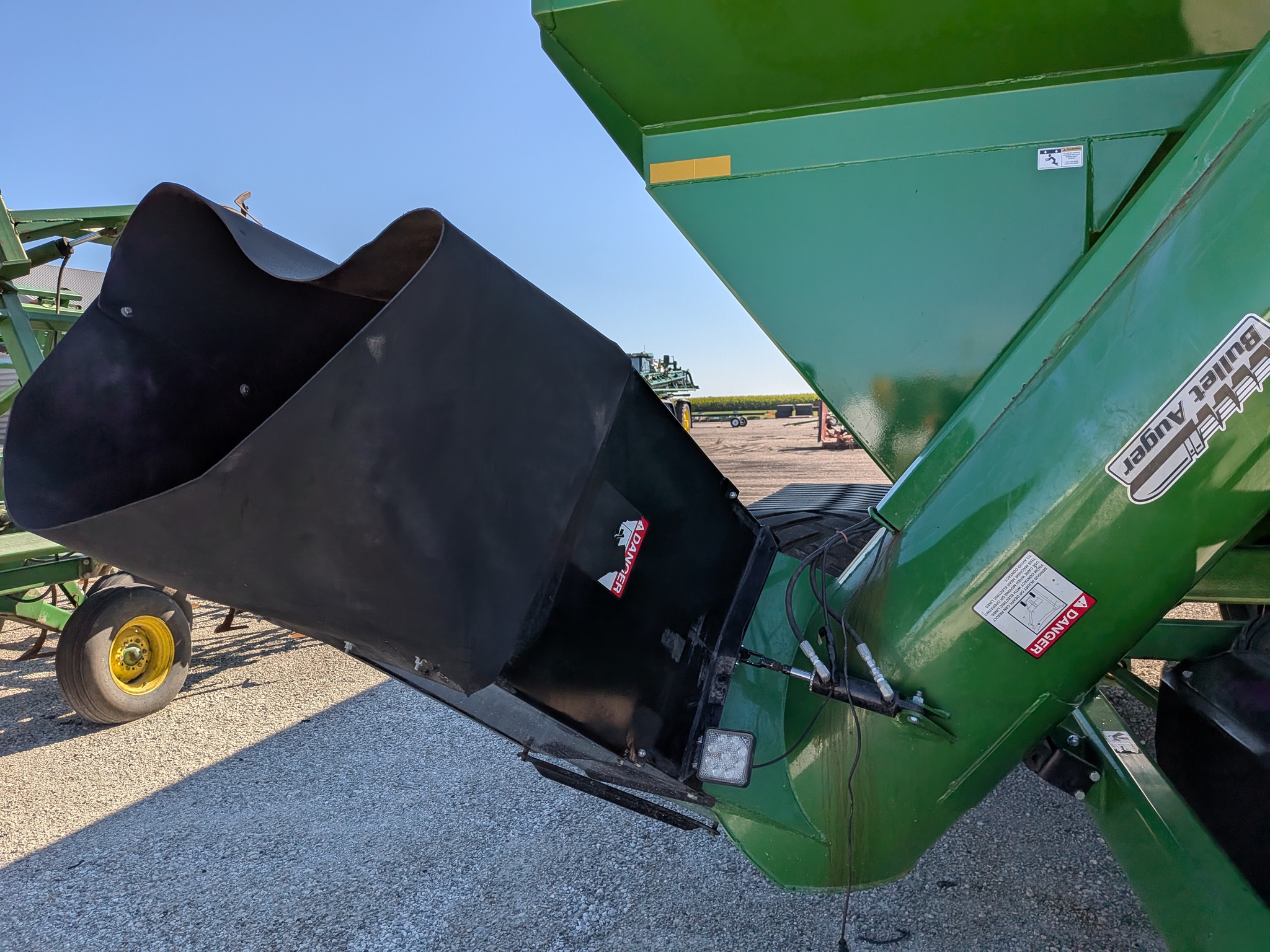  2018 J&M 1112 at Heritage Tractor in Roanoke, IL