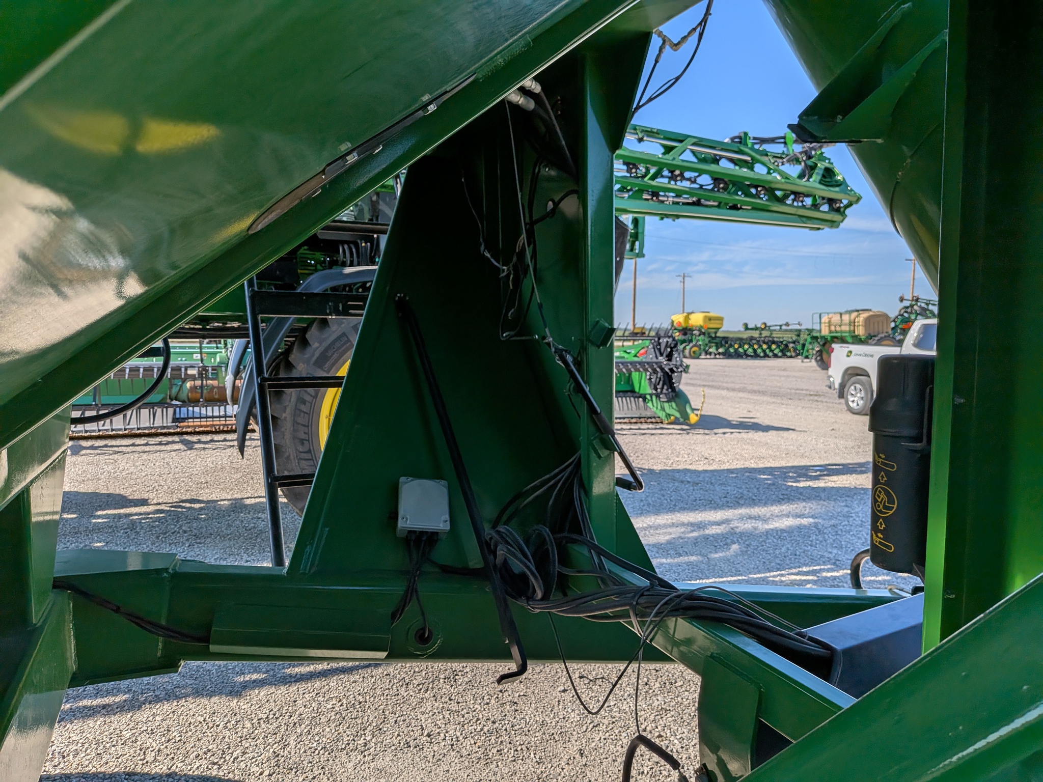  2018 J&M 1112 at Heritage Tractor in Roanoke, IL