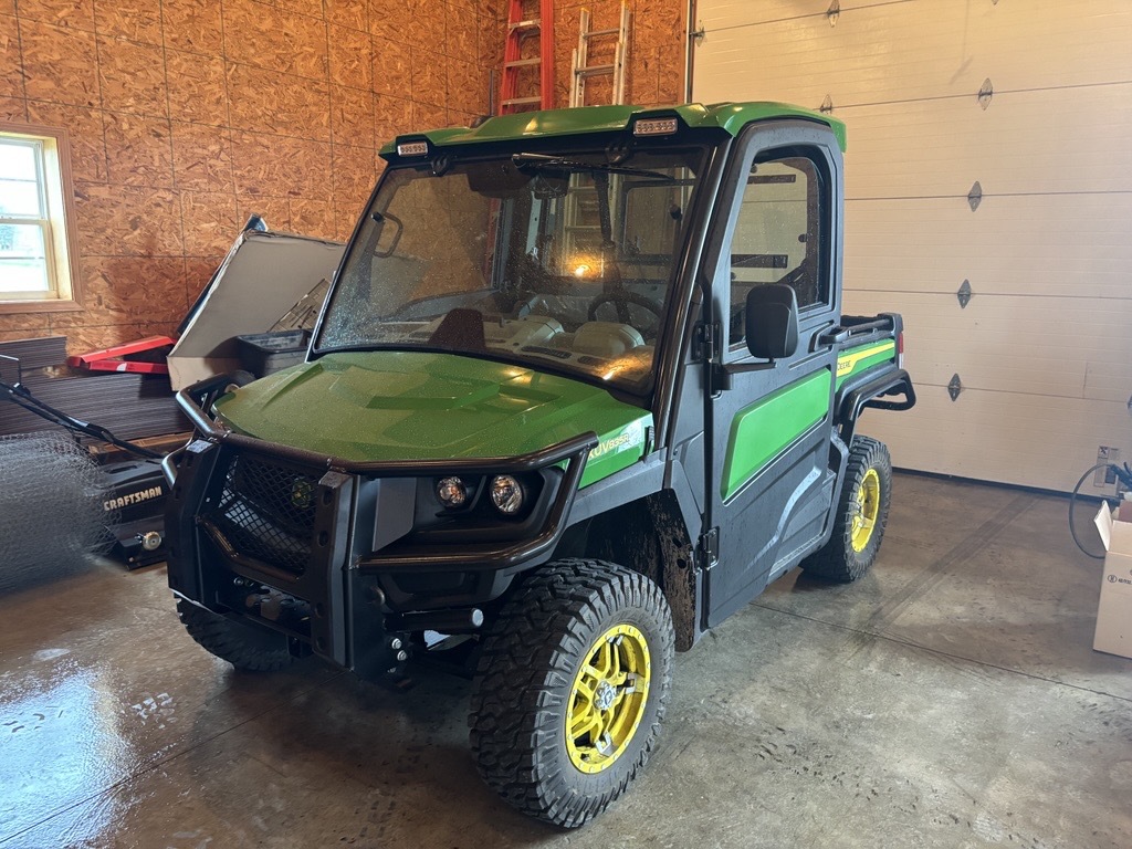 2024 John Deere XUV 835R Image 2