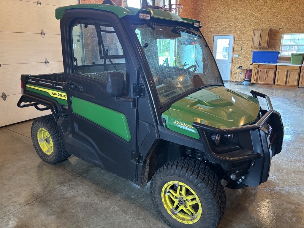 2024 John Deere XUV 835R Image 3