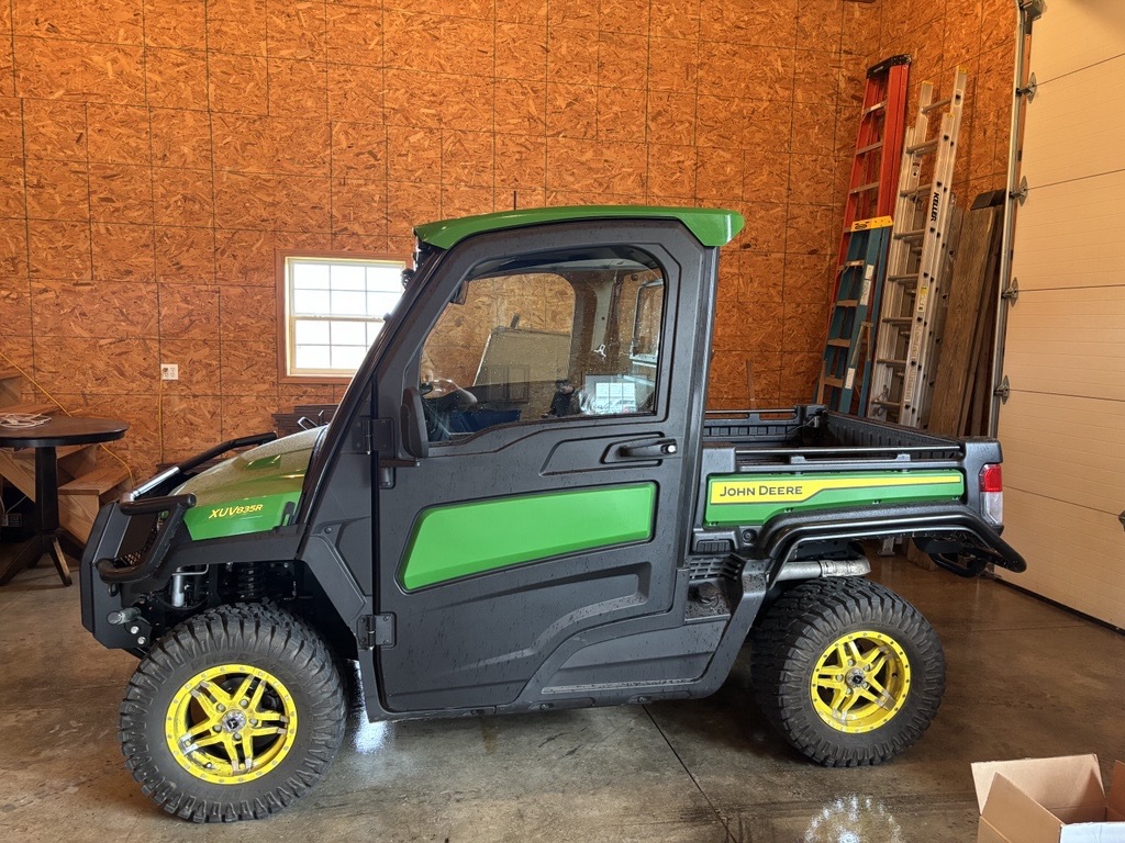 2024 John Deere XUV 835R Image 1