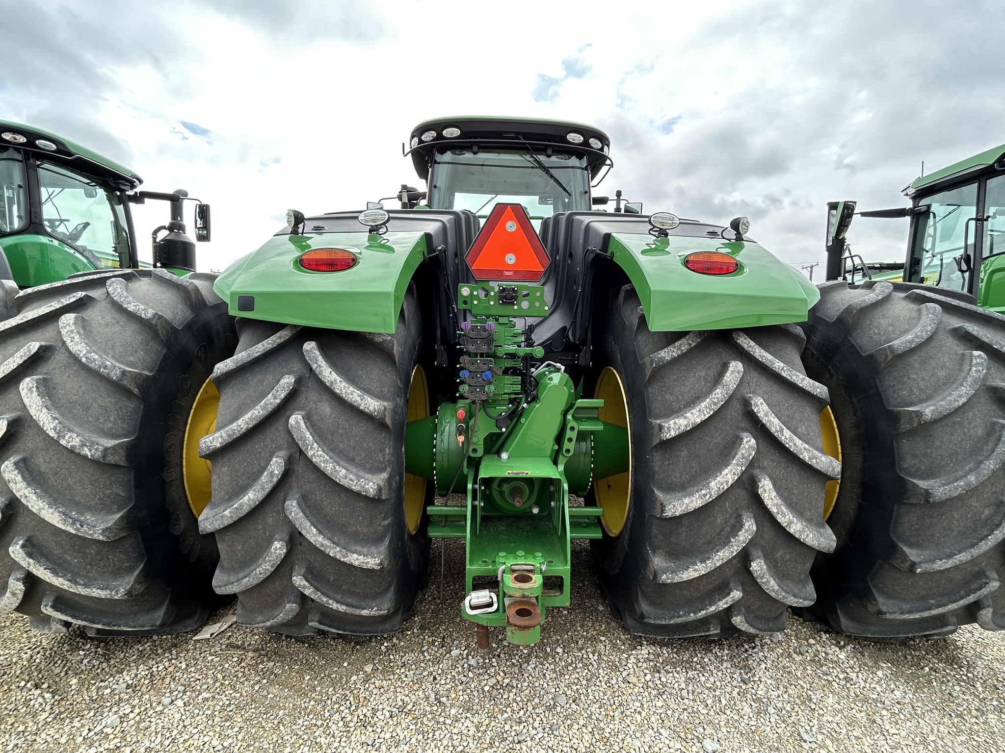  2021 John Deere 9520R at Heritage Tractor in Dixon, IL