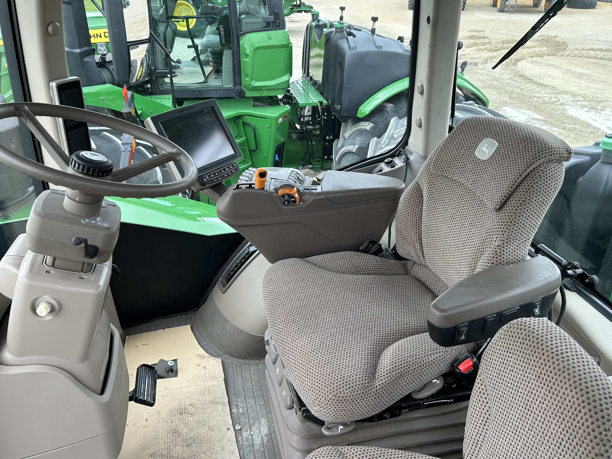  2021 John Deere 9520R at Heritage Tractor in Dixon, IL