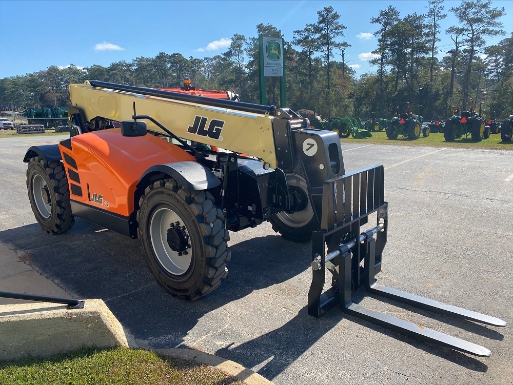 2025 JLG 742 Image 2