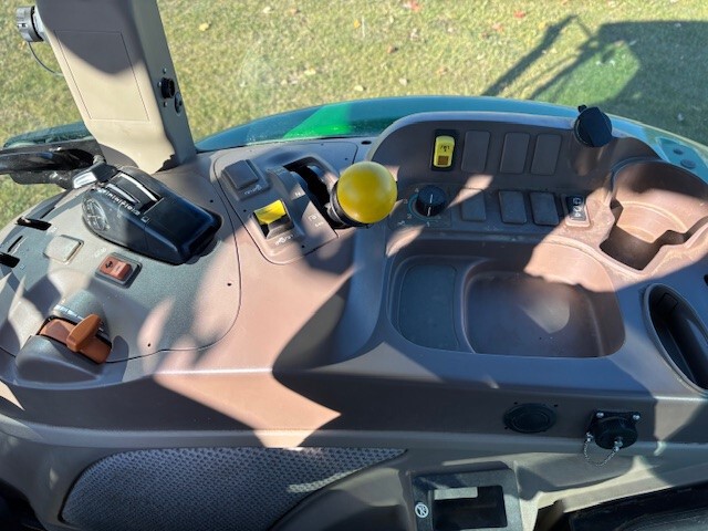2022 John Deere 5115M Image 4