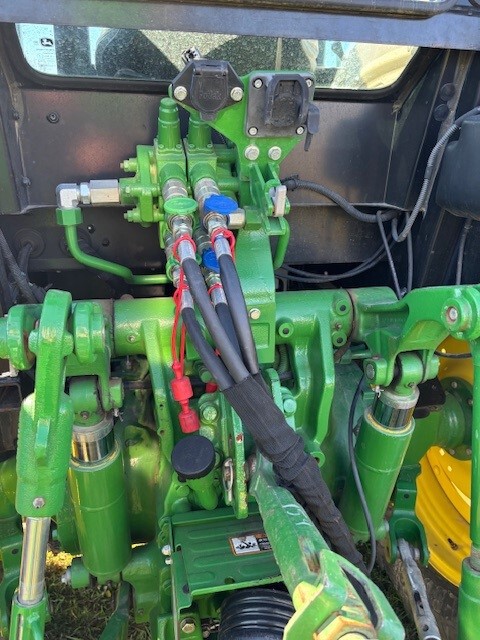 2022 John Deere 5115M Image 9