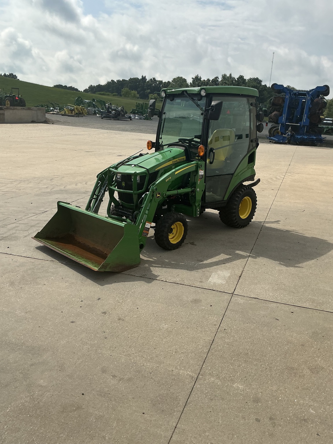 2022 John Deere 1025R Image 6