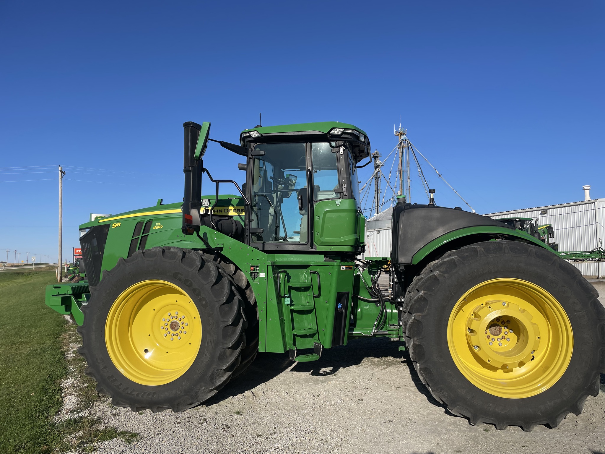 2022 John Deere 9R 490 Image 2