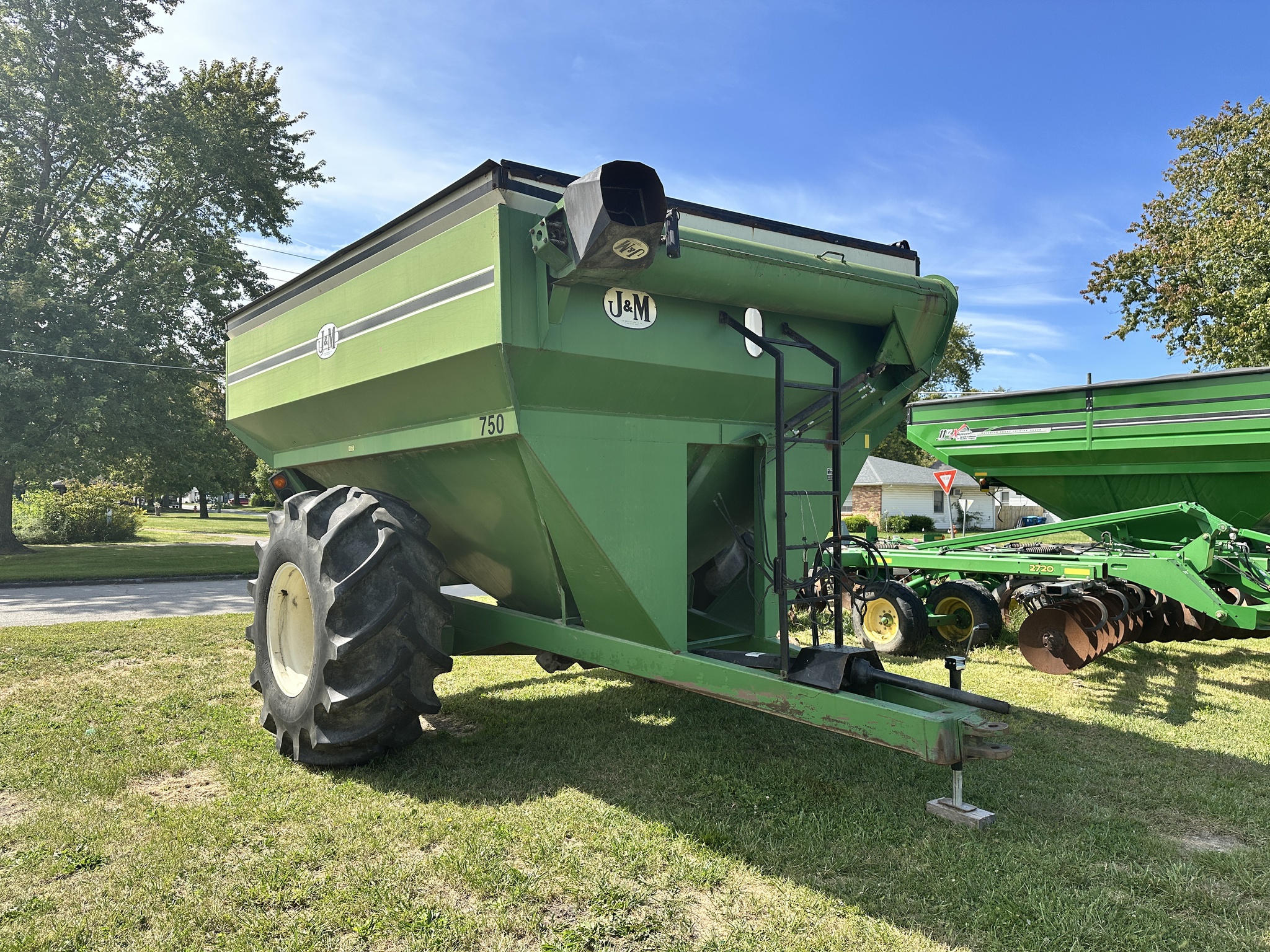  2007 J&M 750 at Heritage Tractor in Pontiac, IL