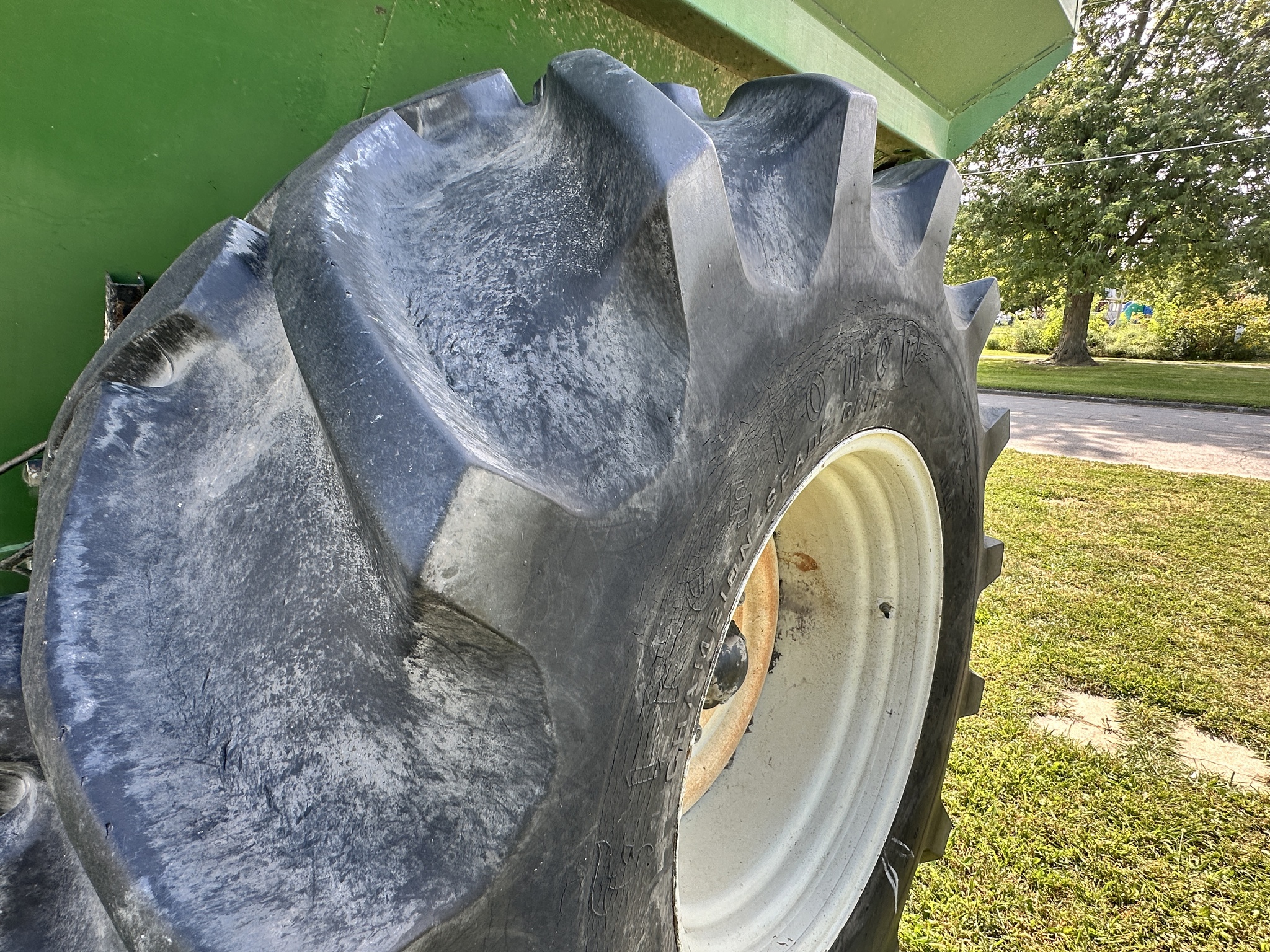 2007 J&M 750 at Heritage Tractor in Pontiac, IL