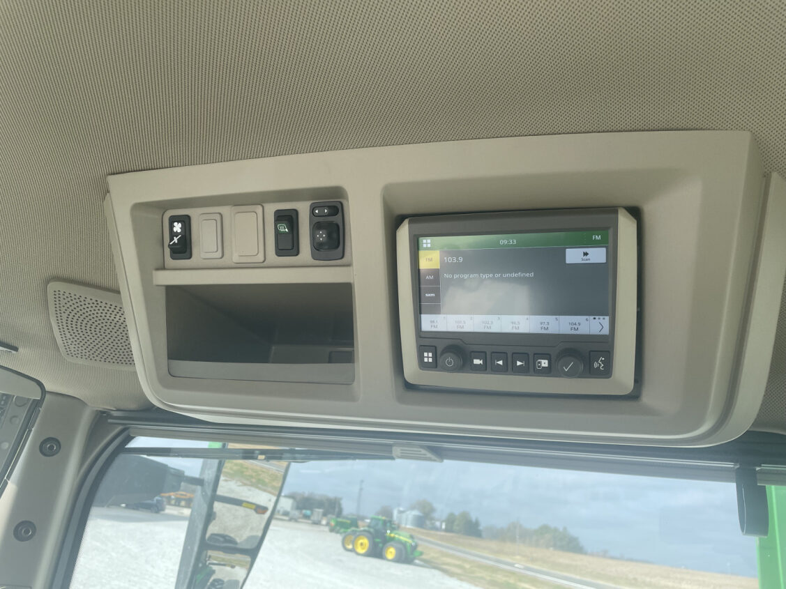 2024 John Deere 8R 310 Image 8