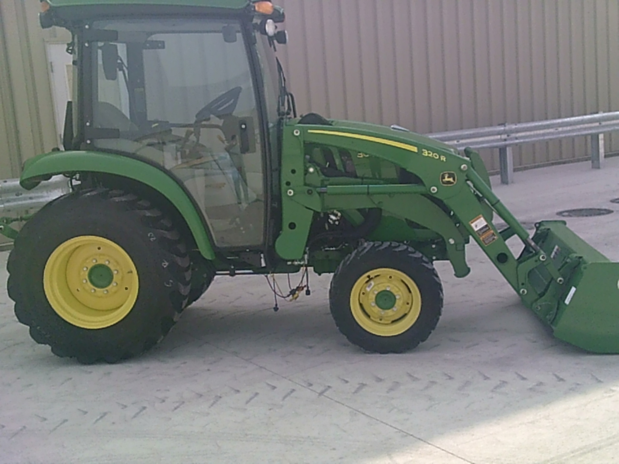 2023 John Deere 3046R Image 2