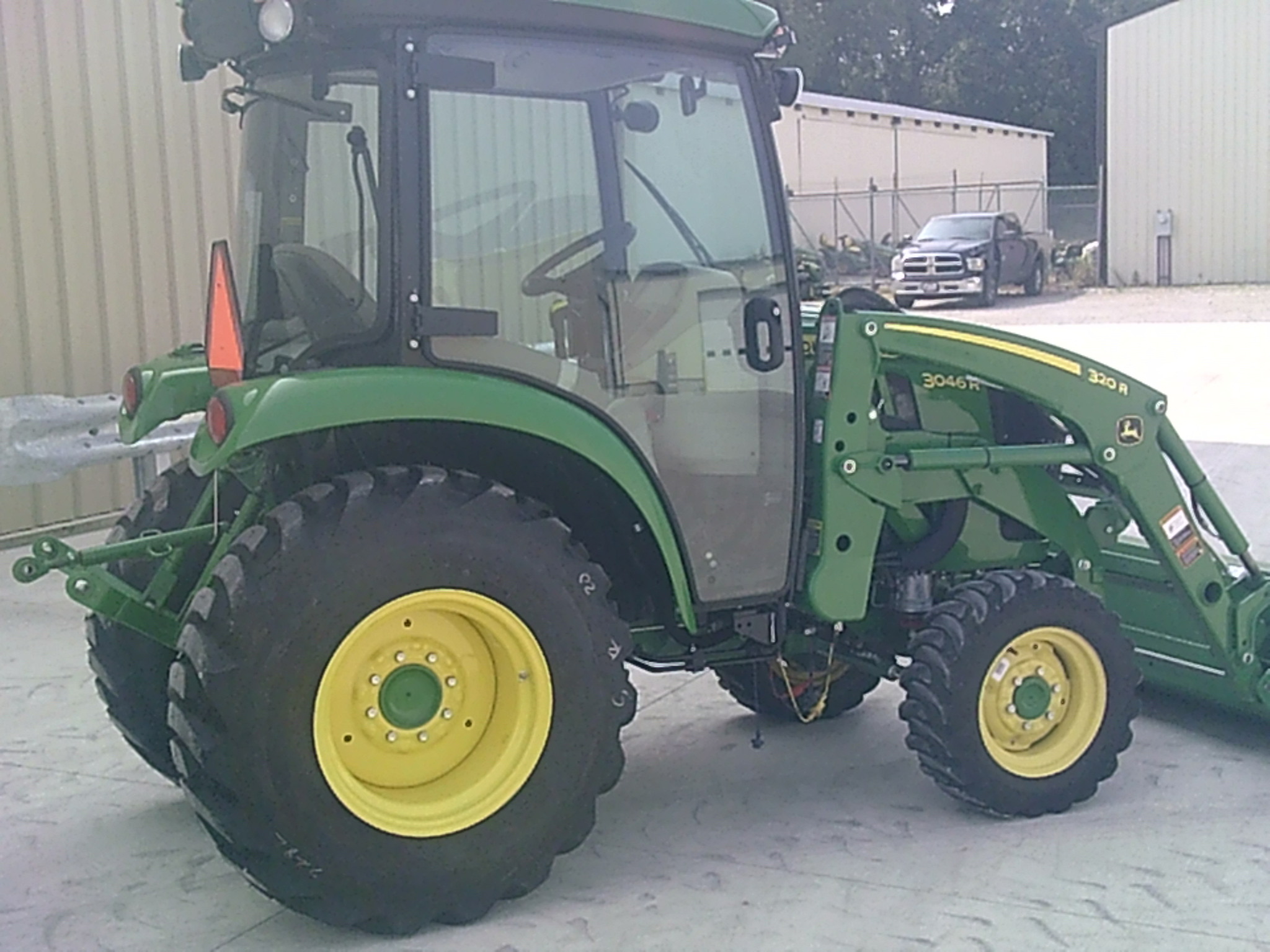 2023 John Deere 3046R Image 3