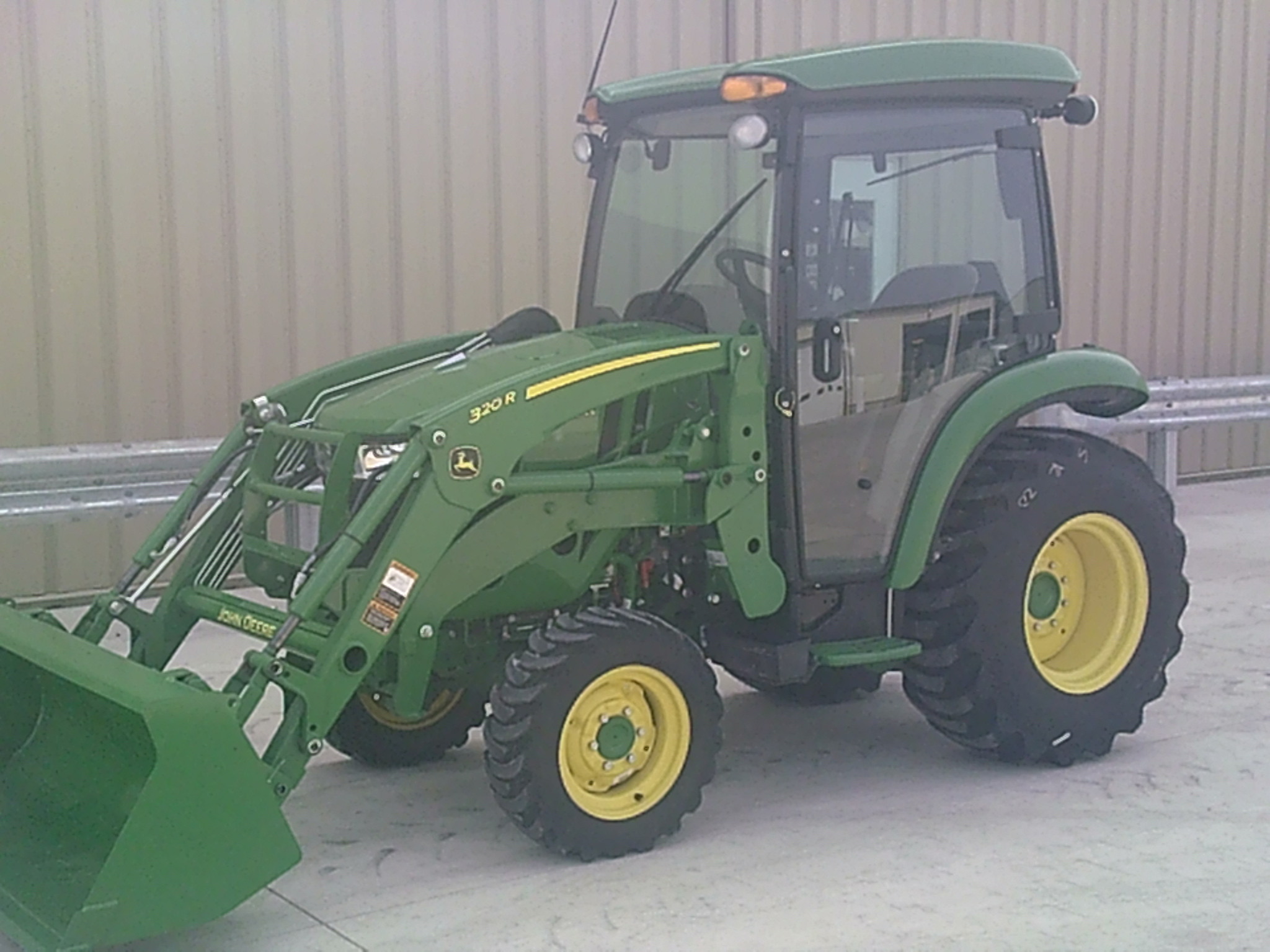 2023 John Deere 3046R Image 7