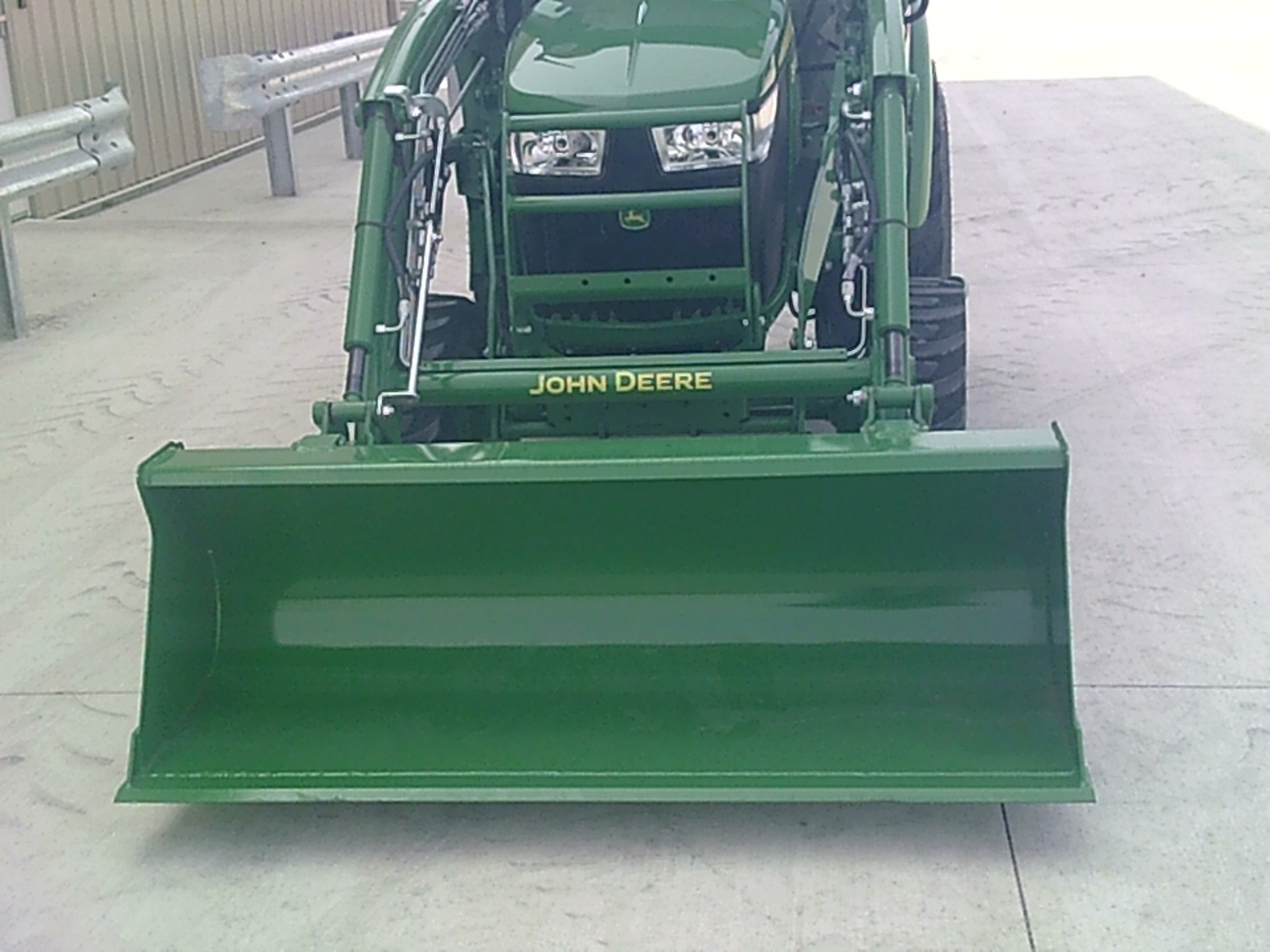 2023 John Deere 3046R Image 8