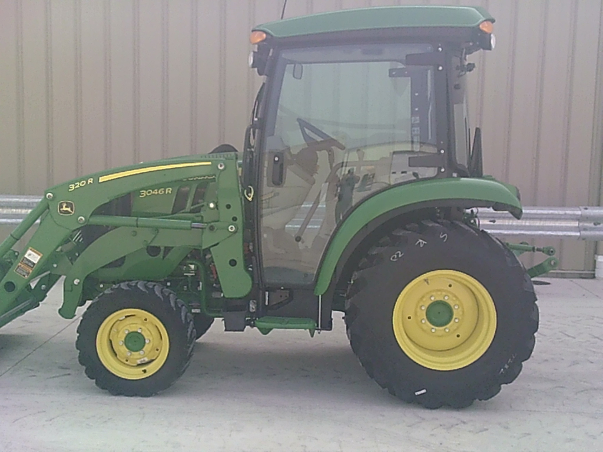 2023 John Deere 3046R Image 6