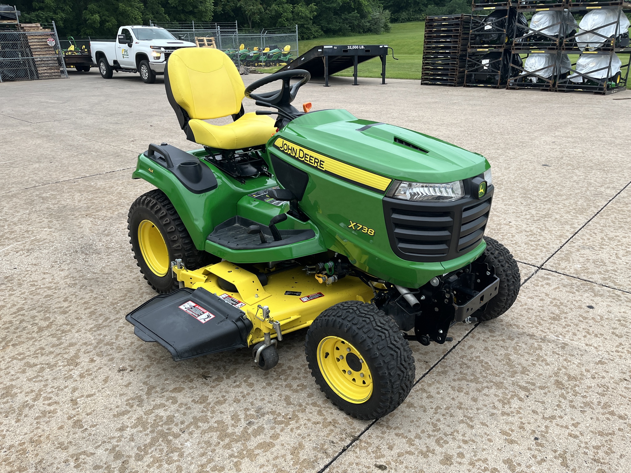 2016 John Deere X738 Image 3