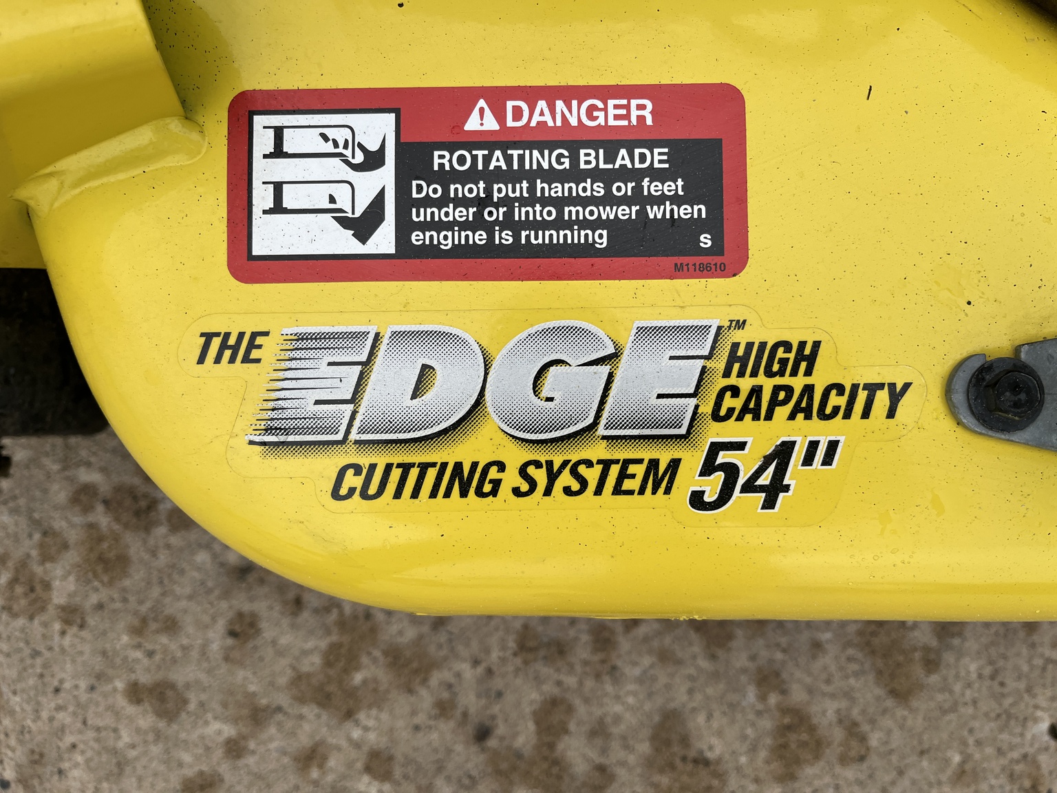 2016 John Deere X738 Image 11