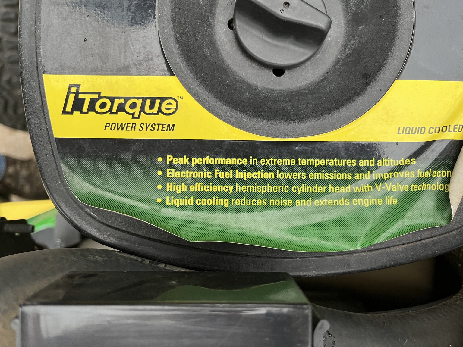 2016 John Deere X738 Image 9