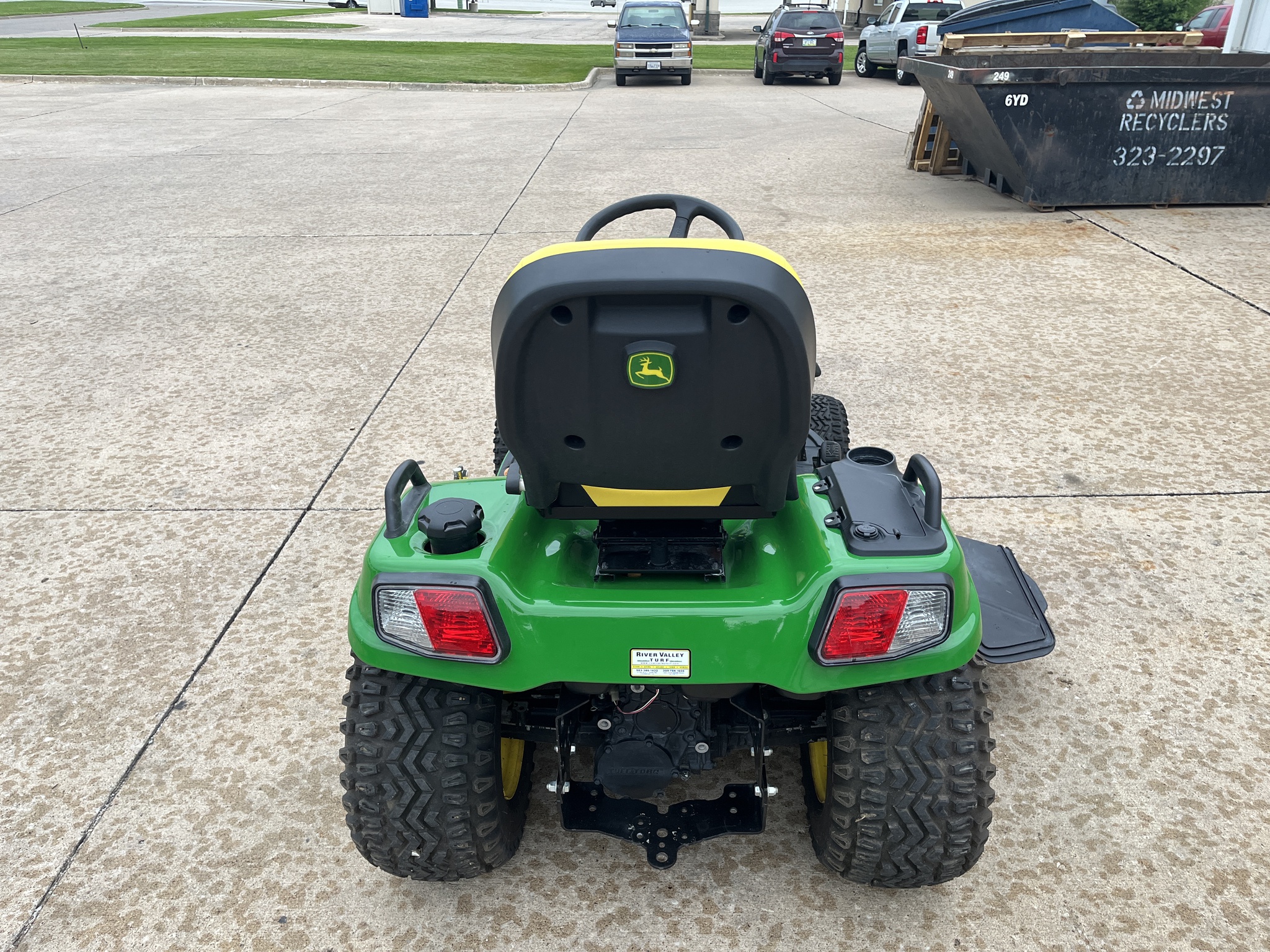 2016 John Deere X738 Image 6