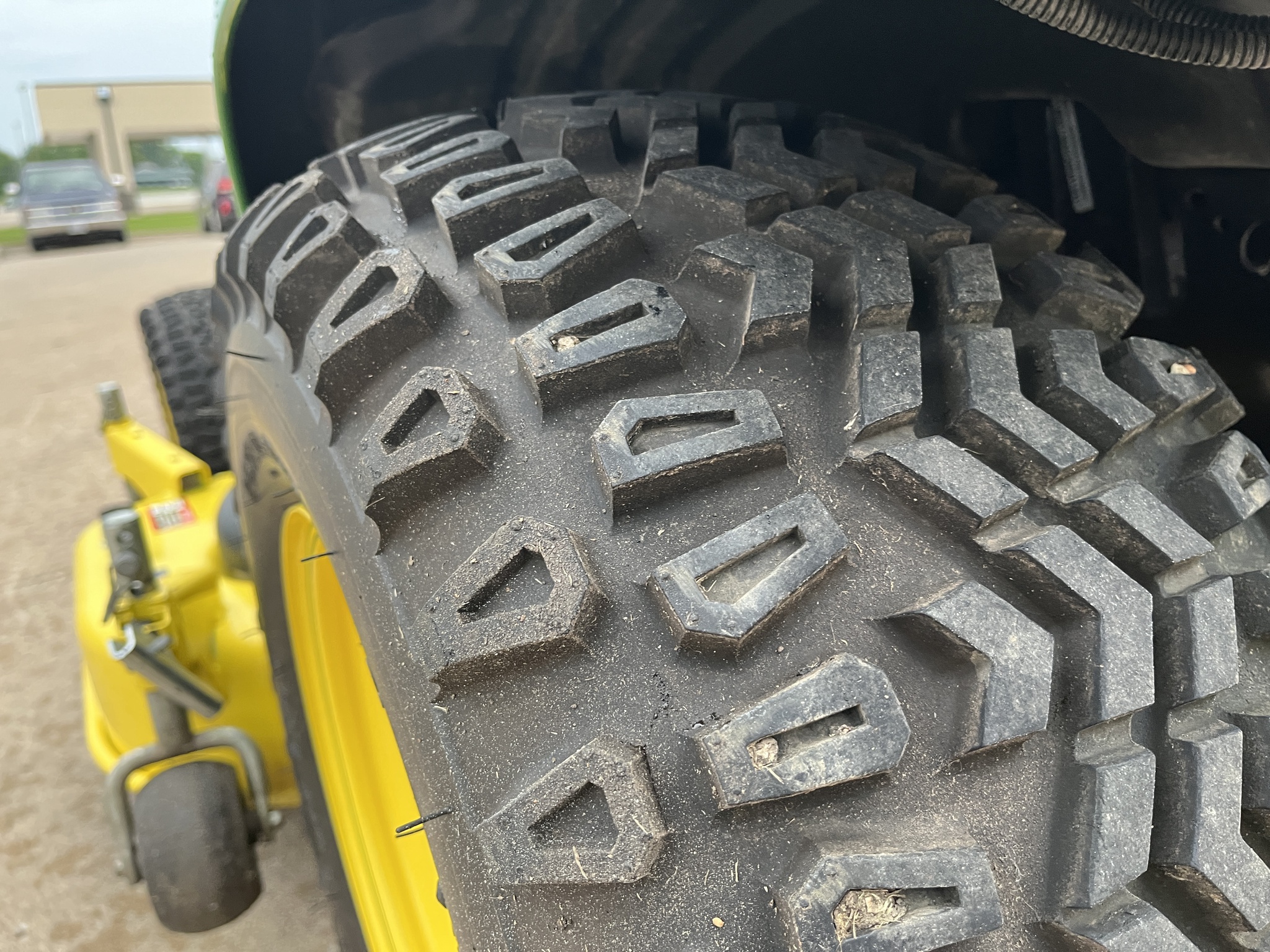 2016 John Deere X738 Image 12