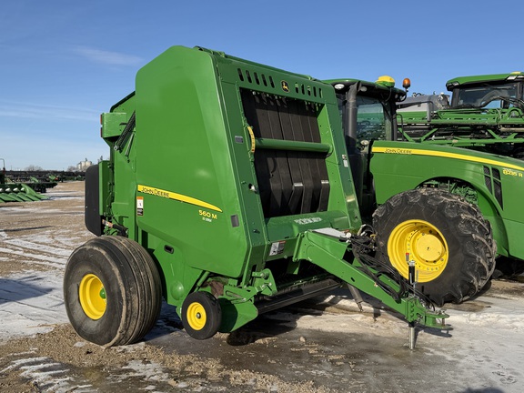  John Deere 560M