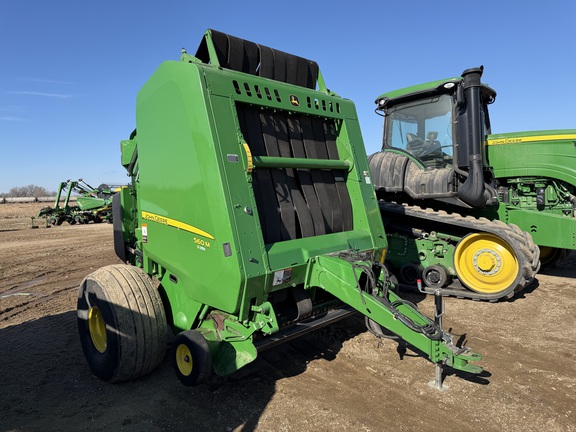  John Deere 560M