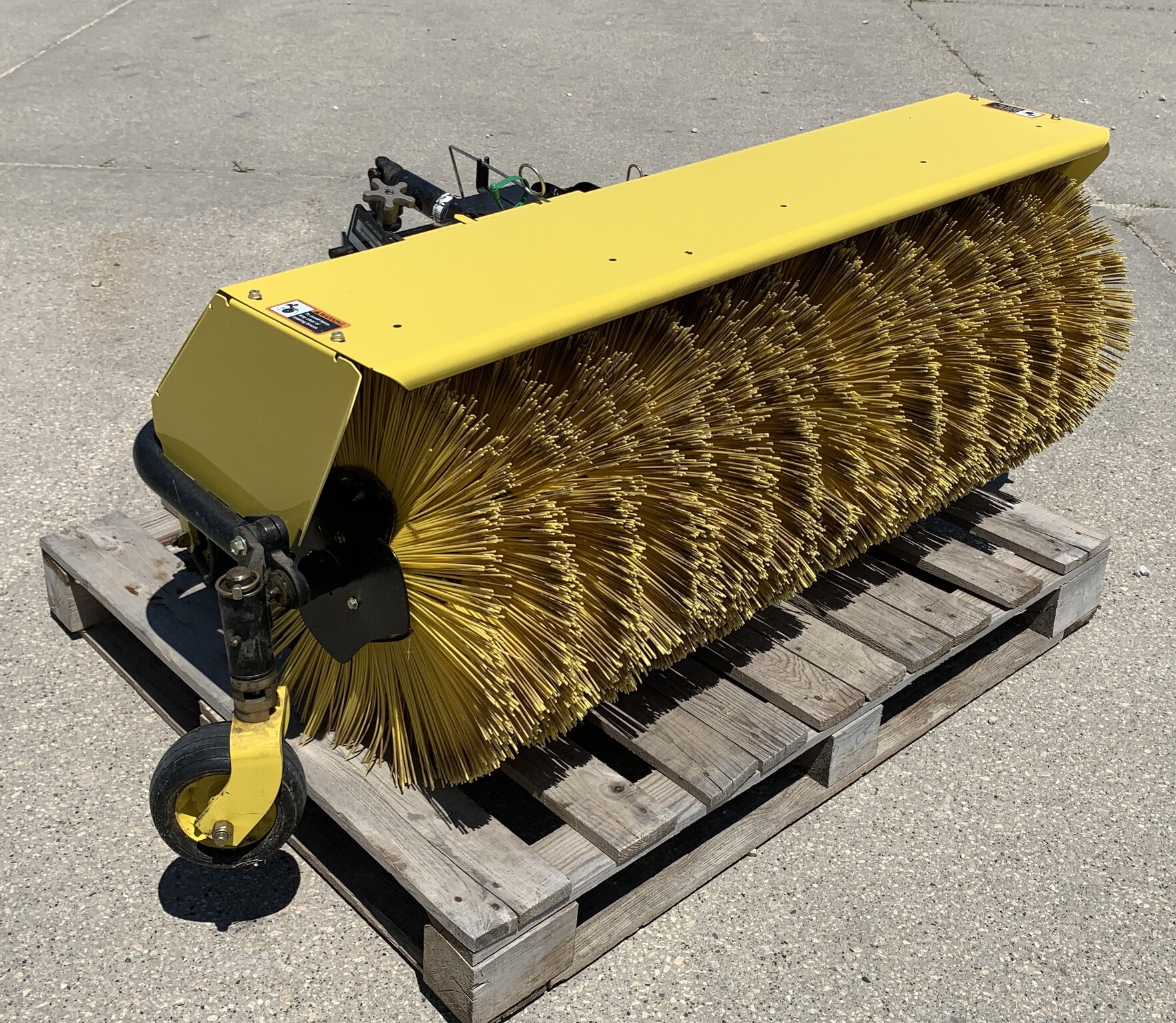 John Deere 52 rotary broom Image 1