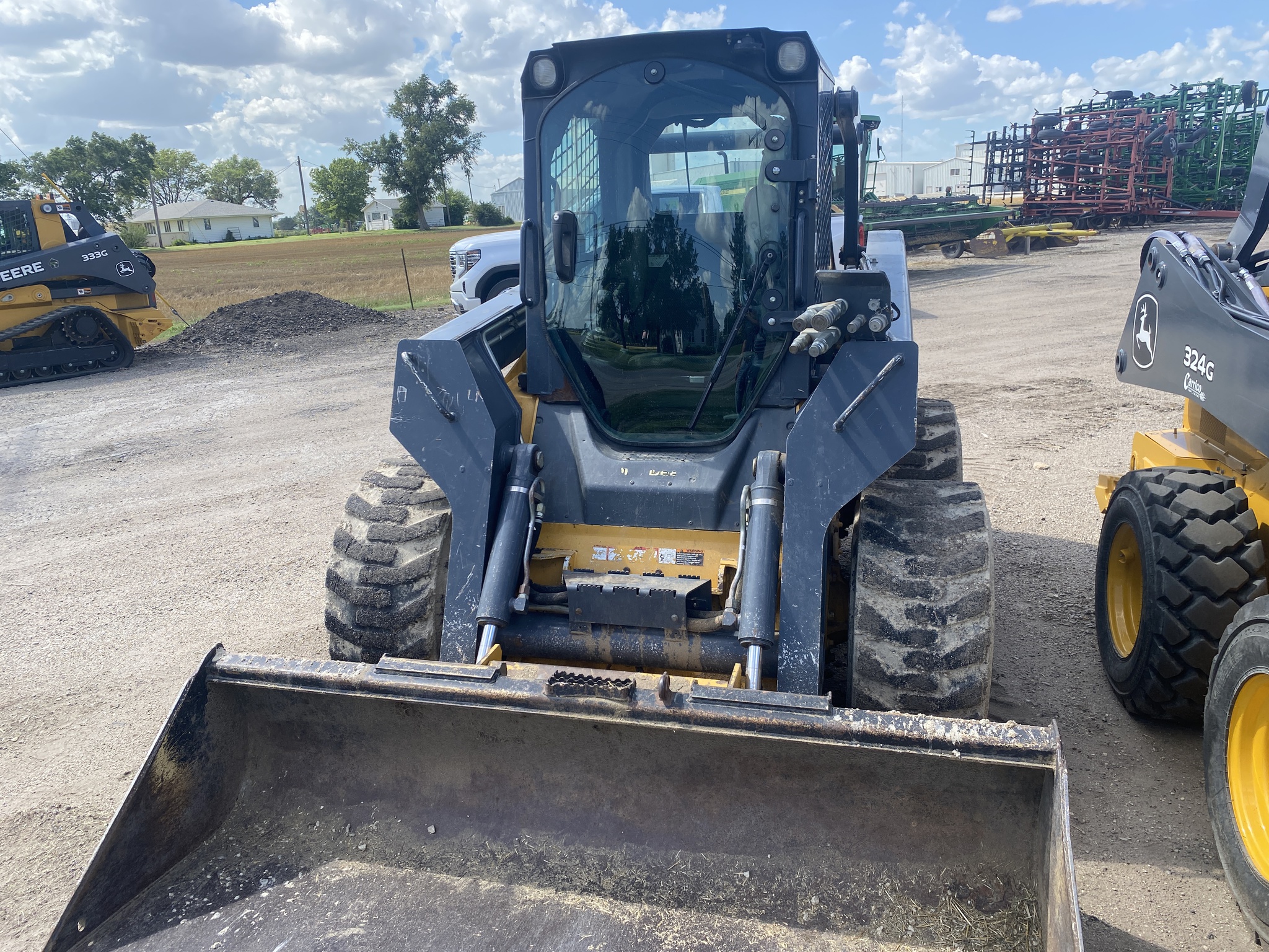 2011 John Deere 328D Image 4