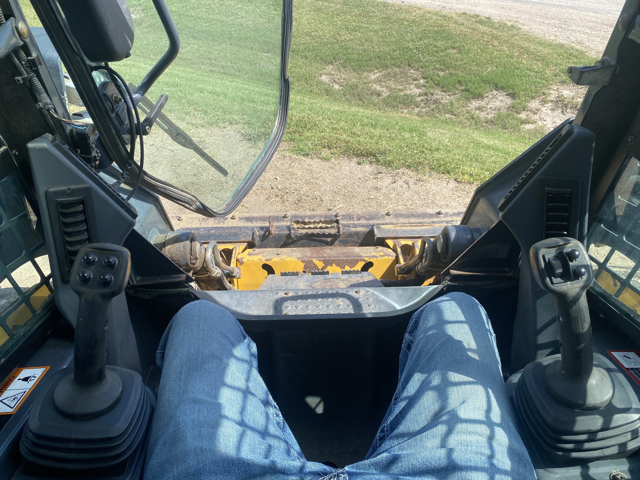 2011 John Deere 328D Image 10