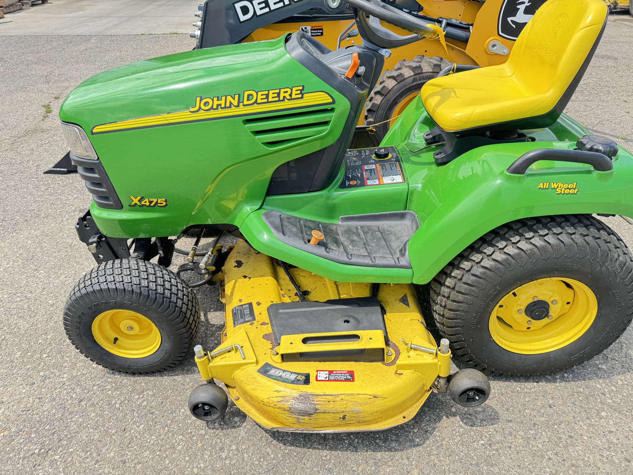 2003 John Deere X475 Image 3