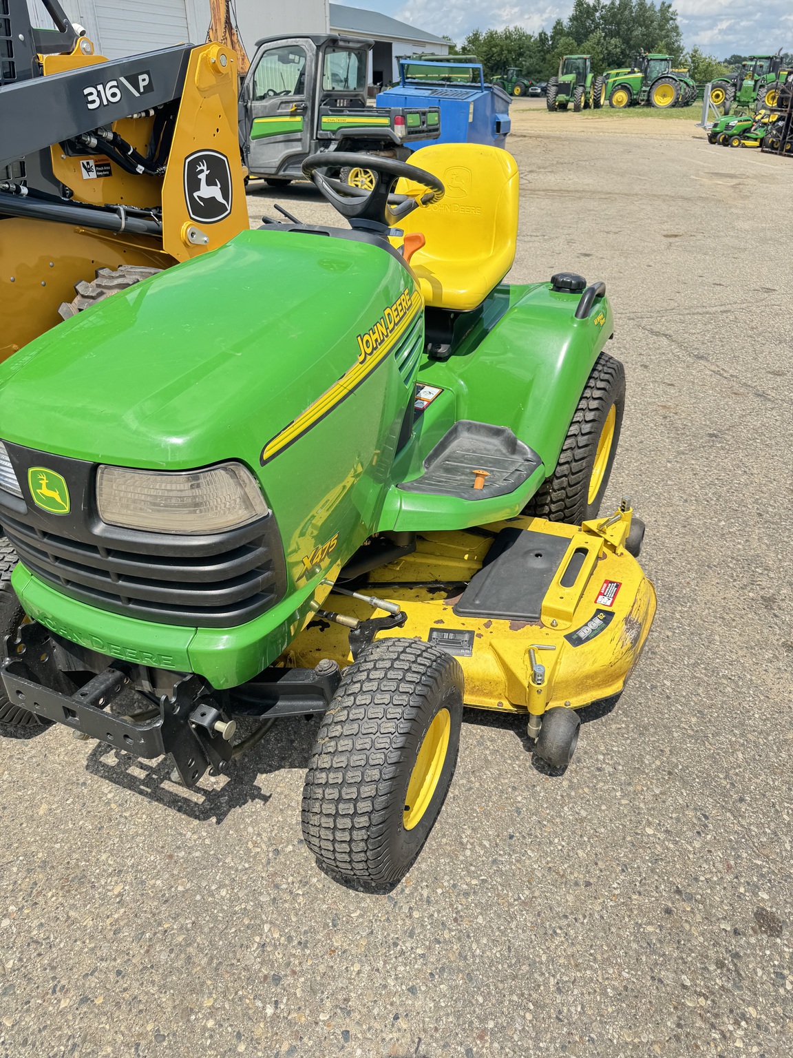 2003 John Deere X475 Image 1
