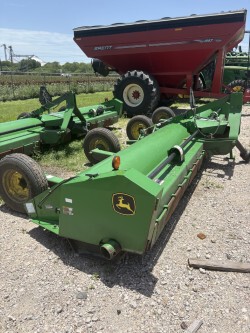 2022 John Deere 520 Image 2