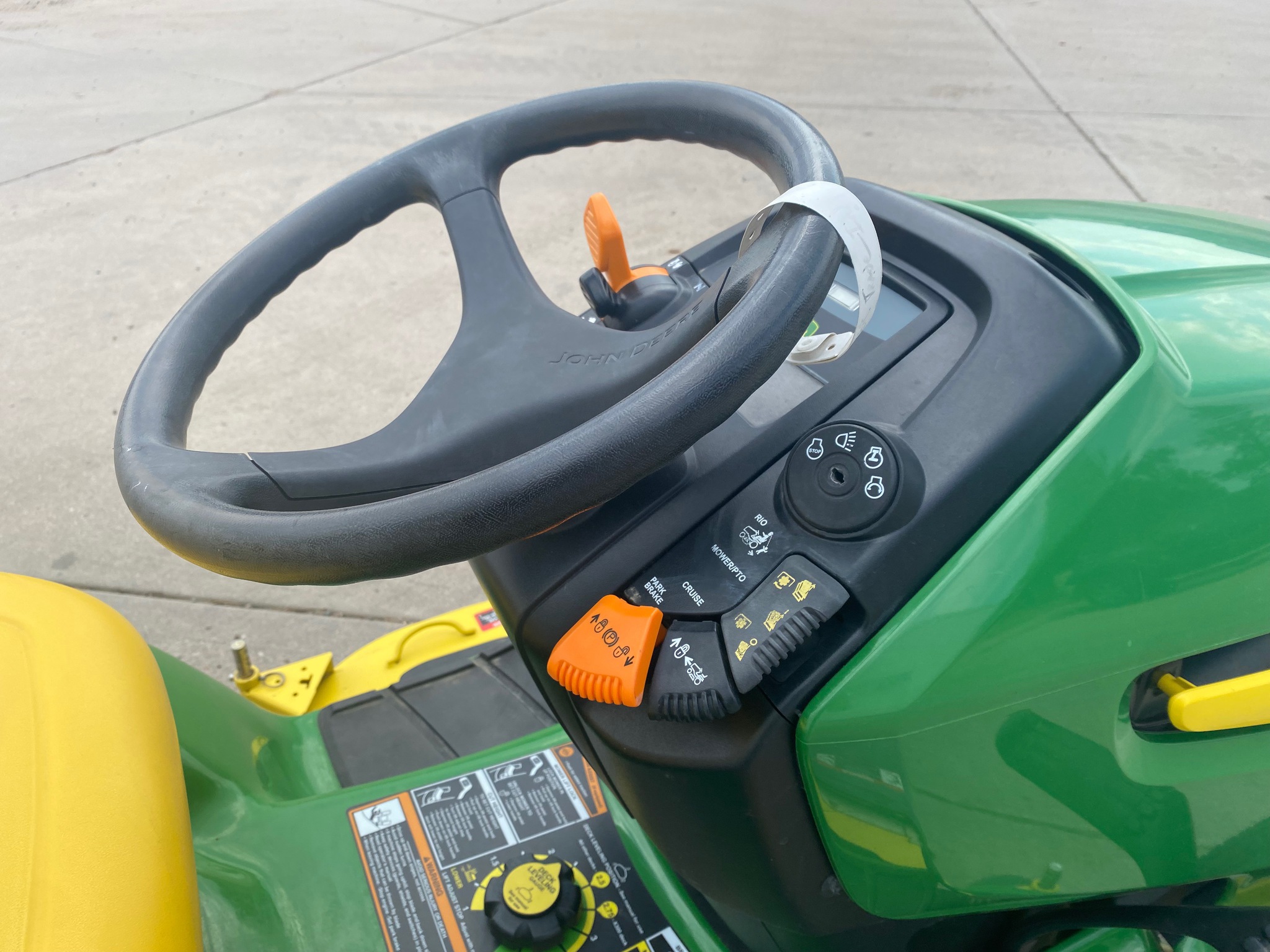 2007 John Deere X340 Image 9