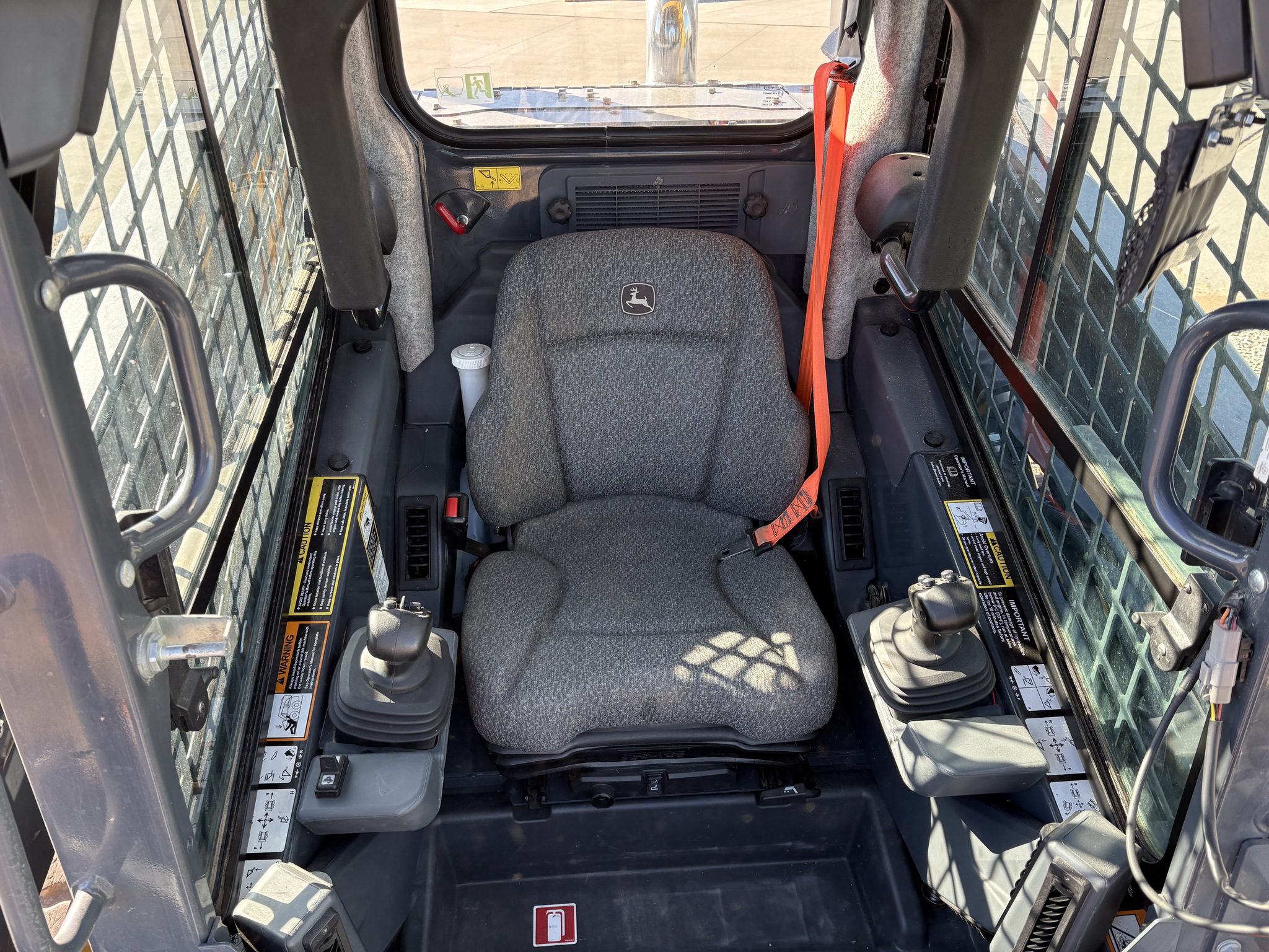 2023 John Deere 333G Image 7