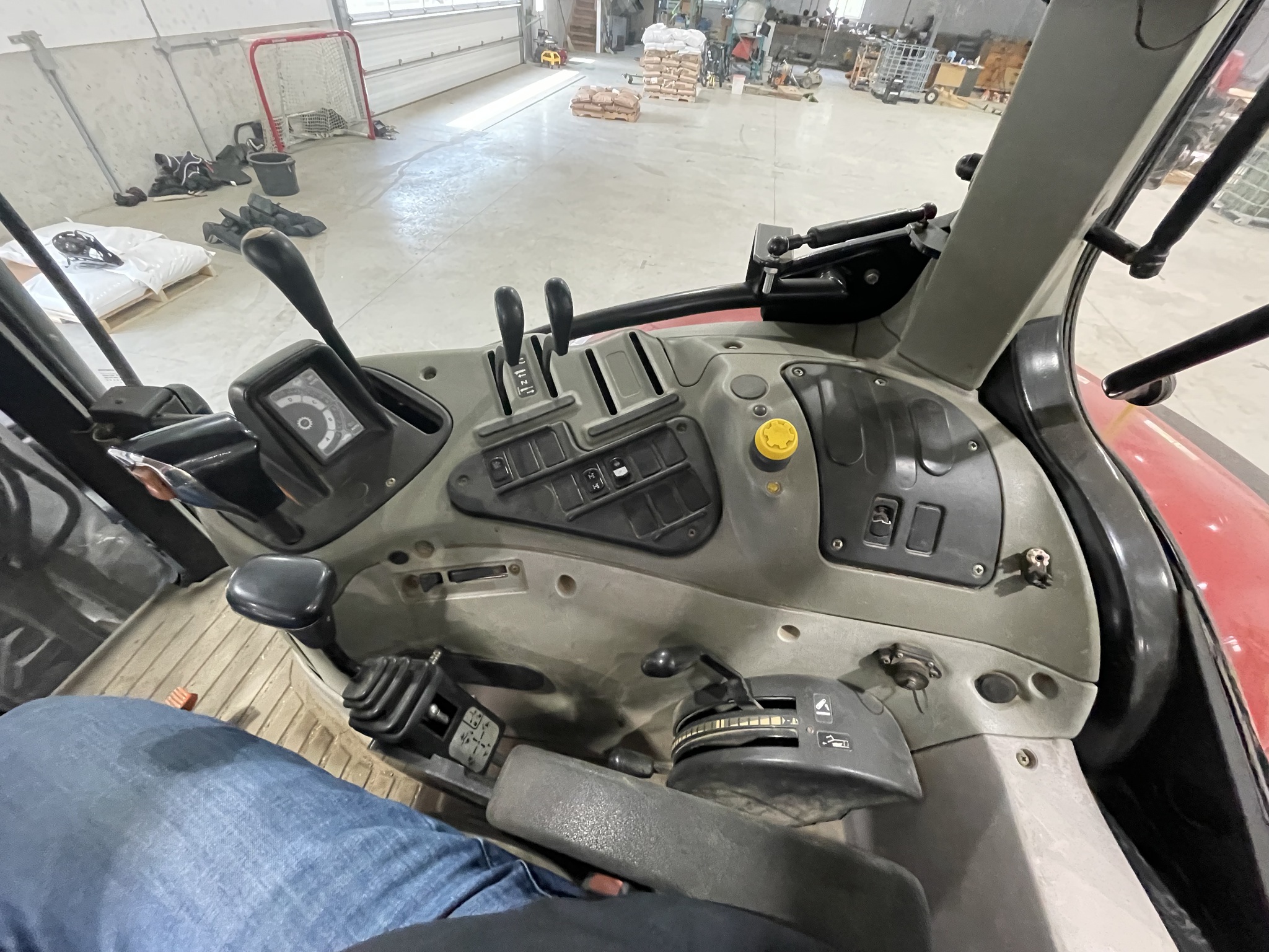 2010 Case IH Maxxum 110 Image 14