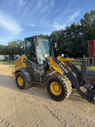 2021 John Deere 324L Photo 2