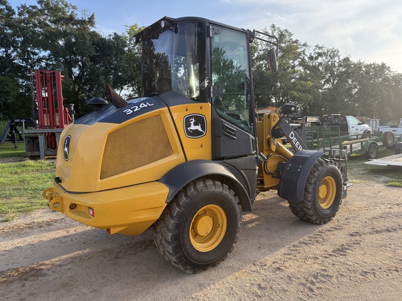 2021 John Deere 324L Photo 3