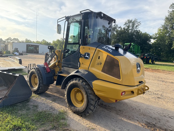 2021 John Deere 324L Photo 4