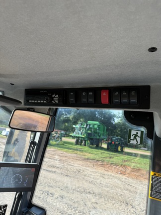 2021 John Deere 324L Photo 7