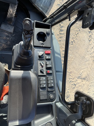 2021 John Deere 324L Photo 6