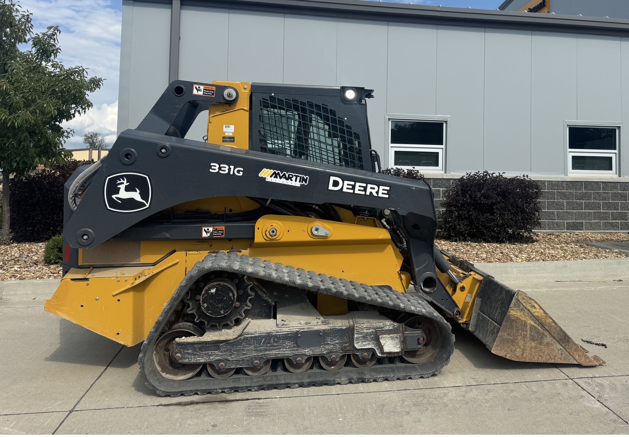 2022 John Deere 331G Image 2