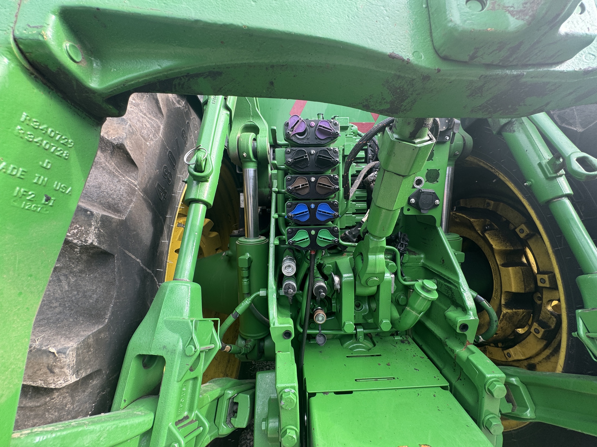 2018 John Deere 8245R Image 10