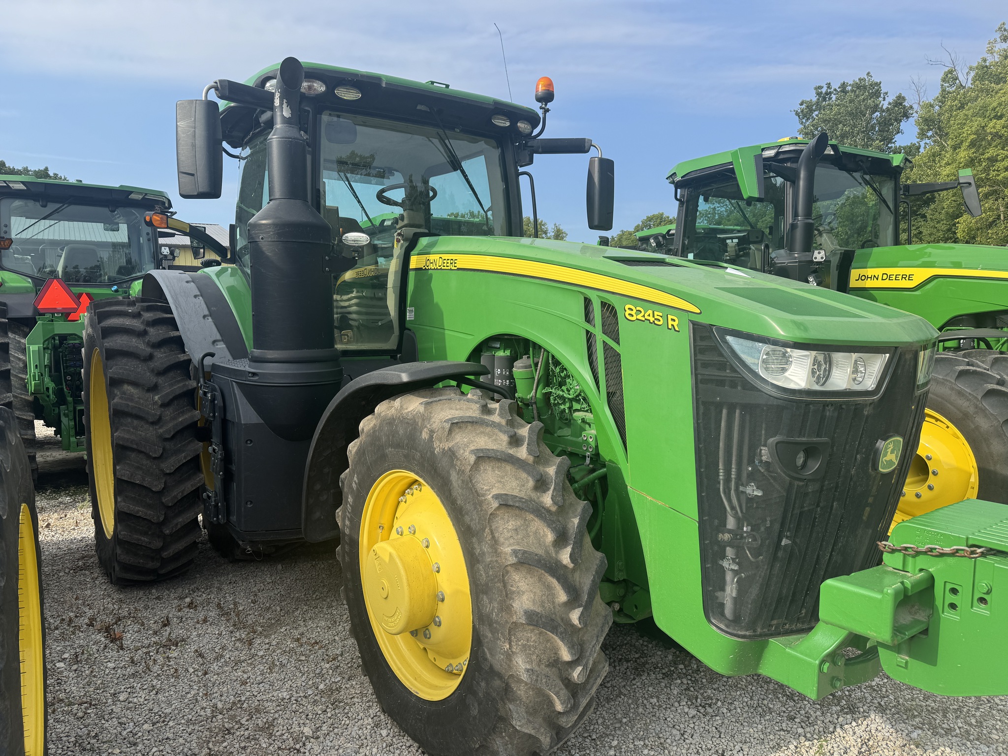 2018 John Deere 8245R Image 3