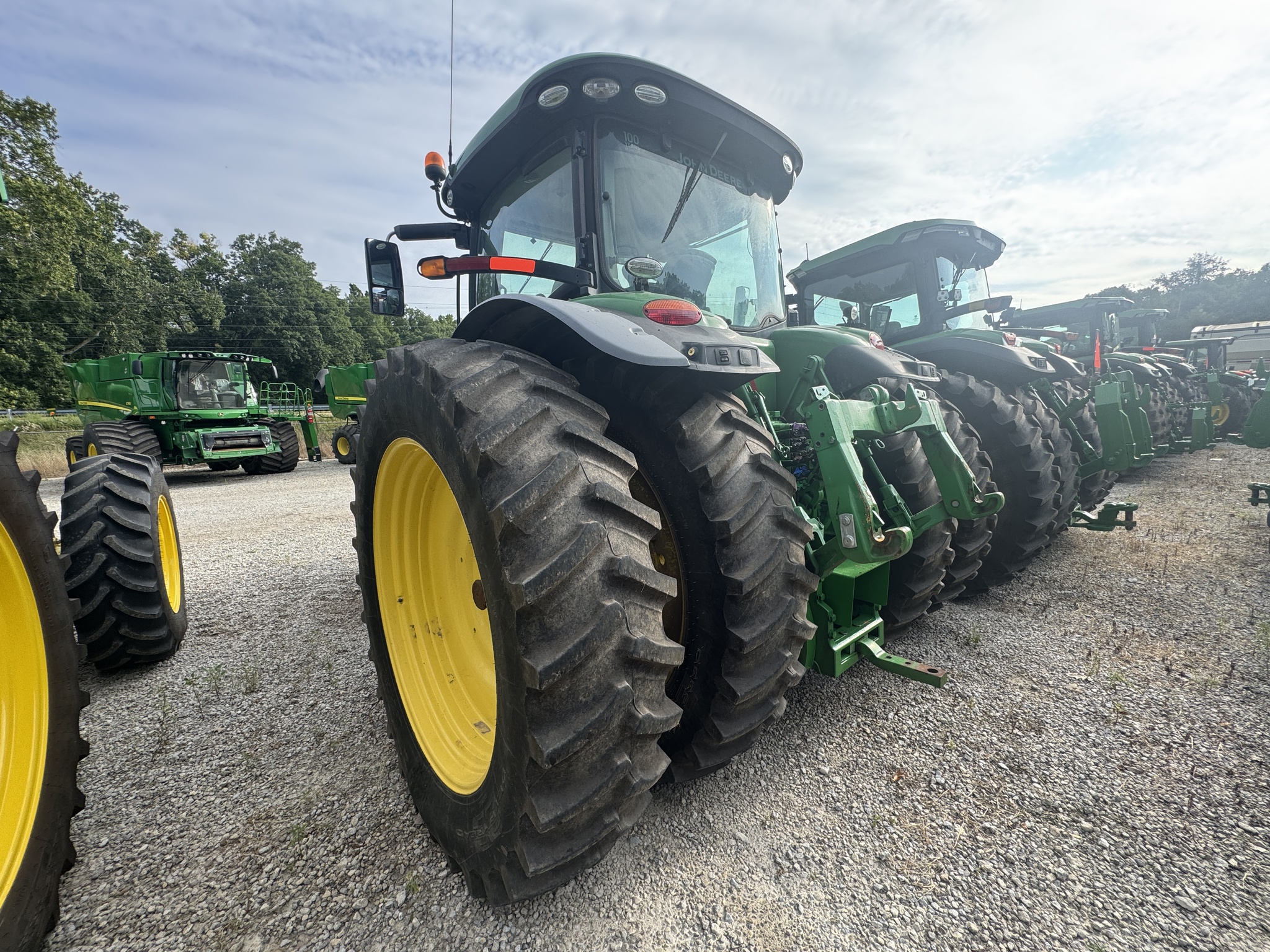 2018 John Deere 8245R Image 9