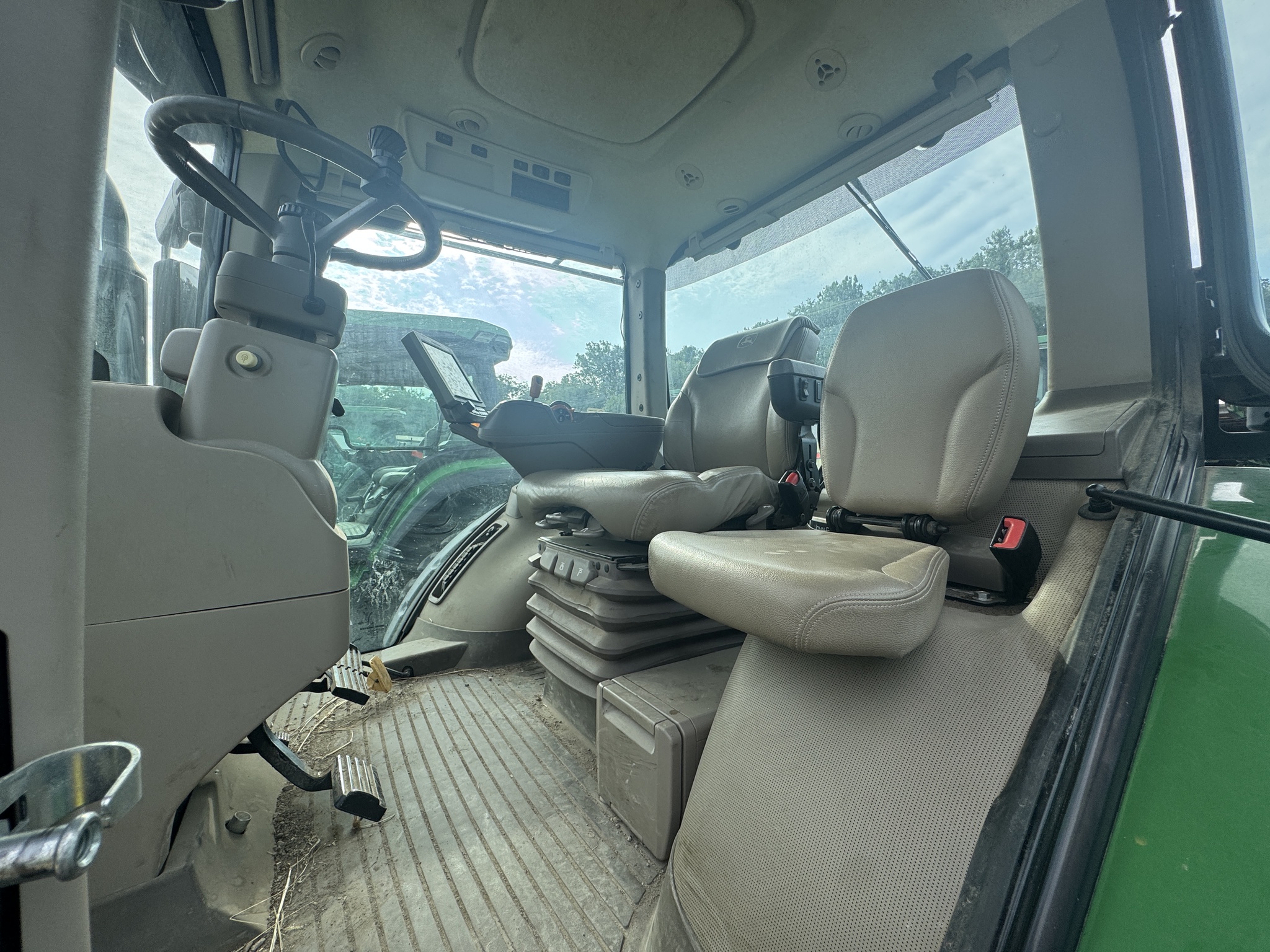 2018 John Deere 8245R Image 14
