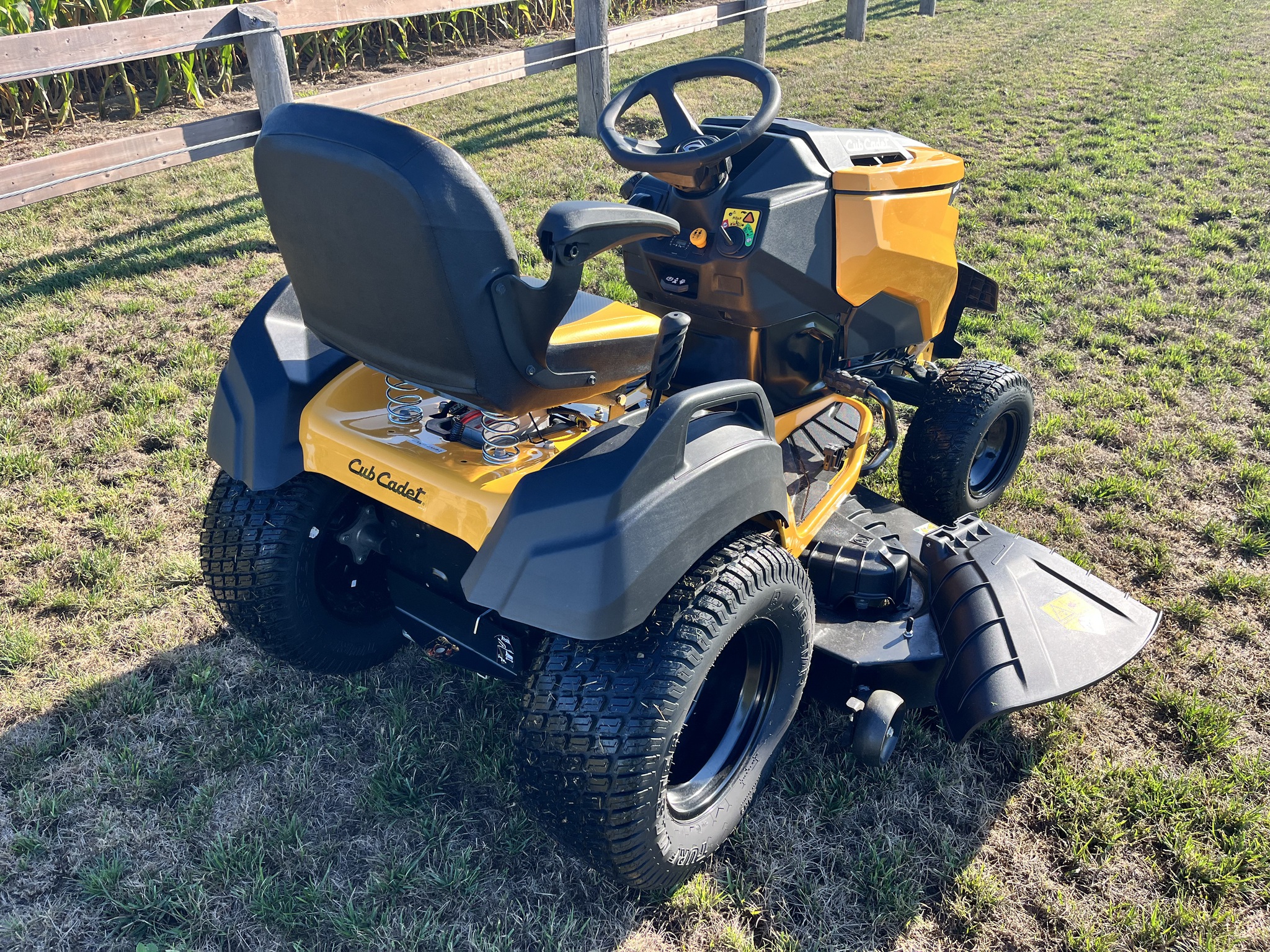 2025 Cub Cadet XT2 GX54D Image 3