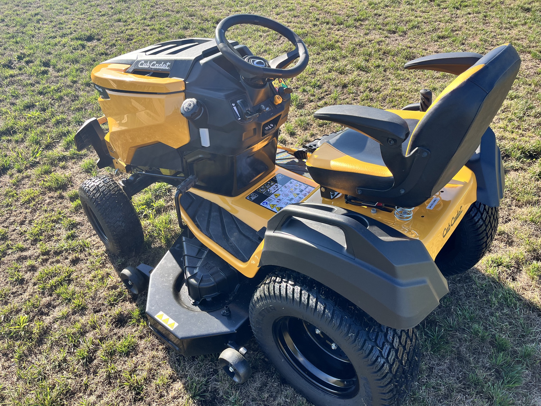 2025 Cub Cadet XT2 GX54D Image 5